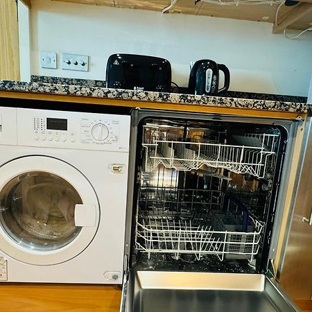 Modern 2Bed 2Bath Apartment Canary Wharf - Upto 5 Person 伦敦 外观 照片