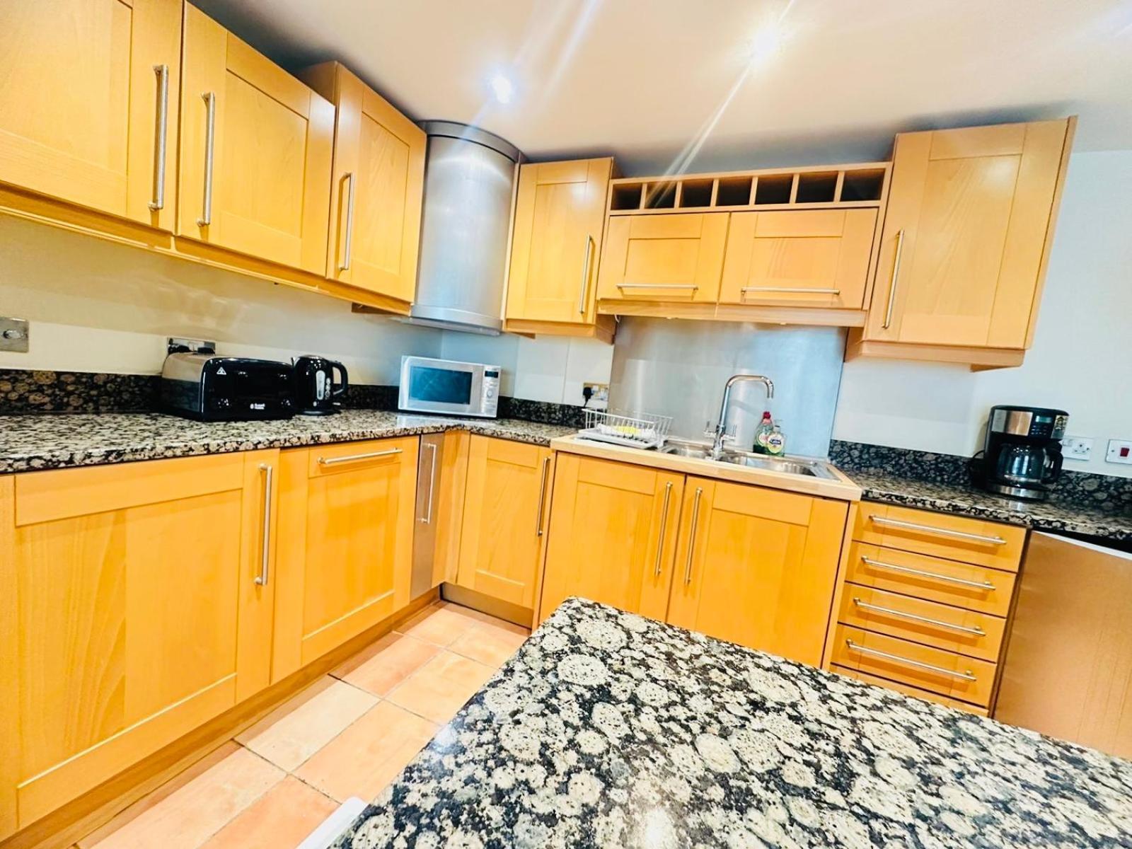 Modern 2Bed 2Bath Apartment Canary Wharf - Upto 5 Person 伦敦 外观 照片