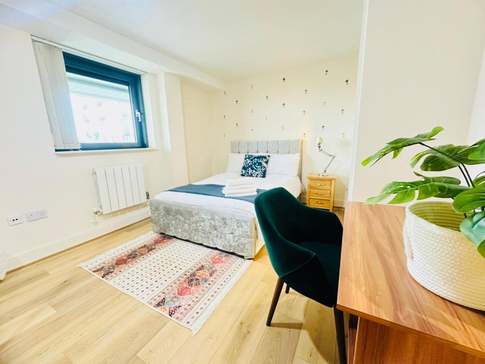 Modern 2Bed 2Bath Apartment Canary Wharf - Upto 5 Person 伦敦 外观 照片