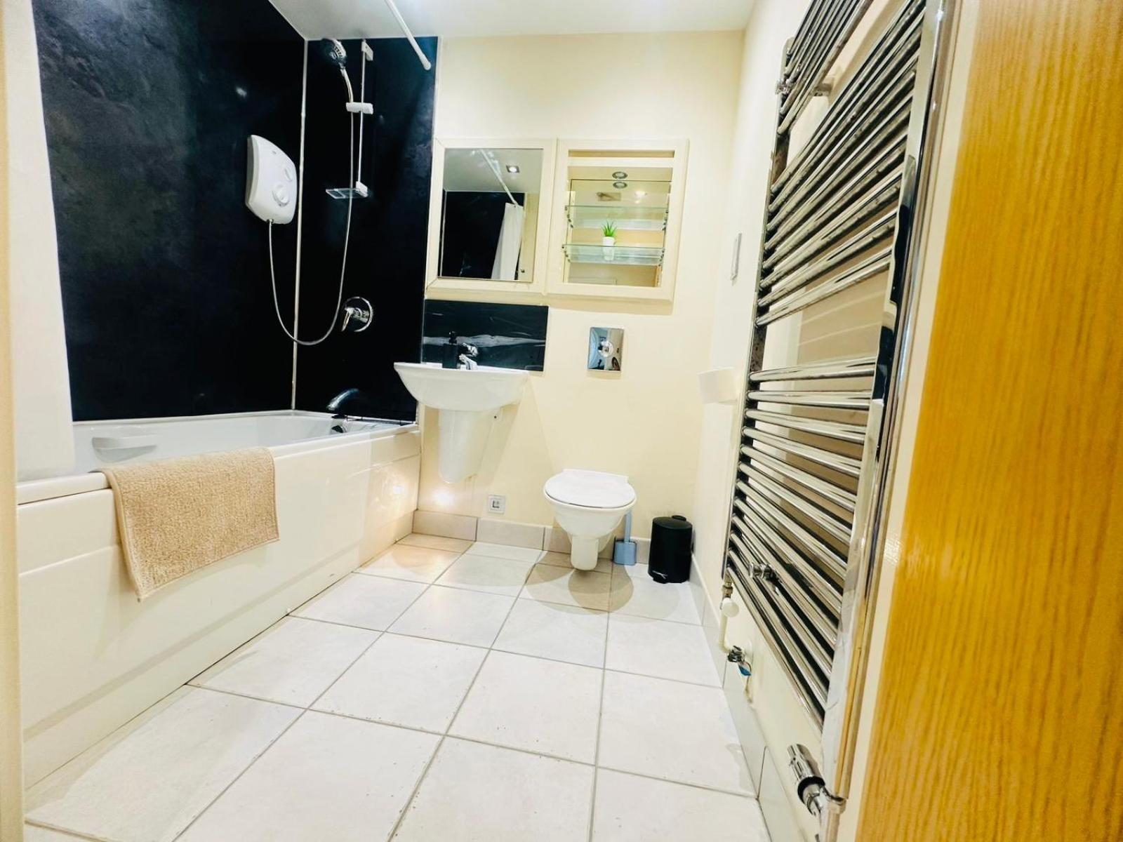 Modern 2Bed 2Bath Apartment Canary Wharf - Upto 5 Person 伦敦 外观 照片