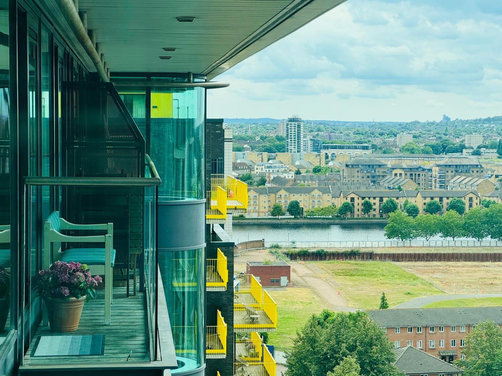 Modern 2Bed 2Bath Apartment Canary Wharf - Upto 5 Person 伦敦 外观 照片