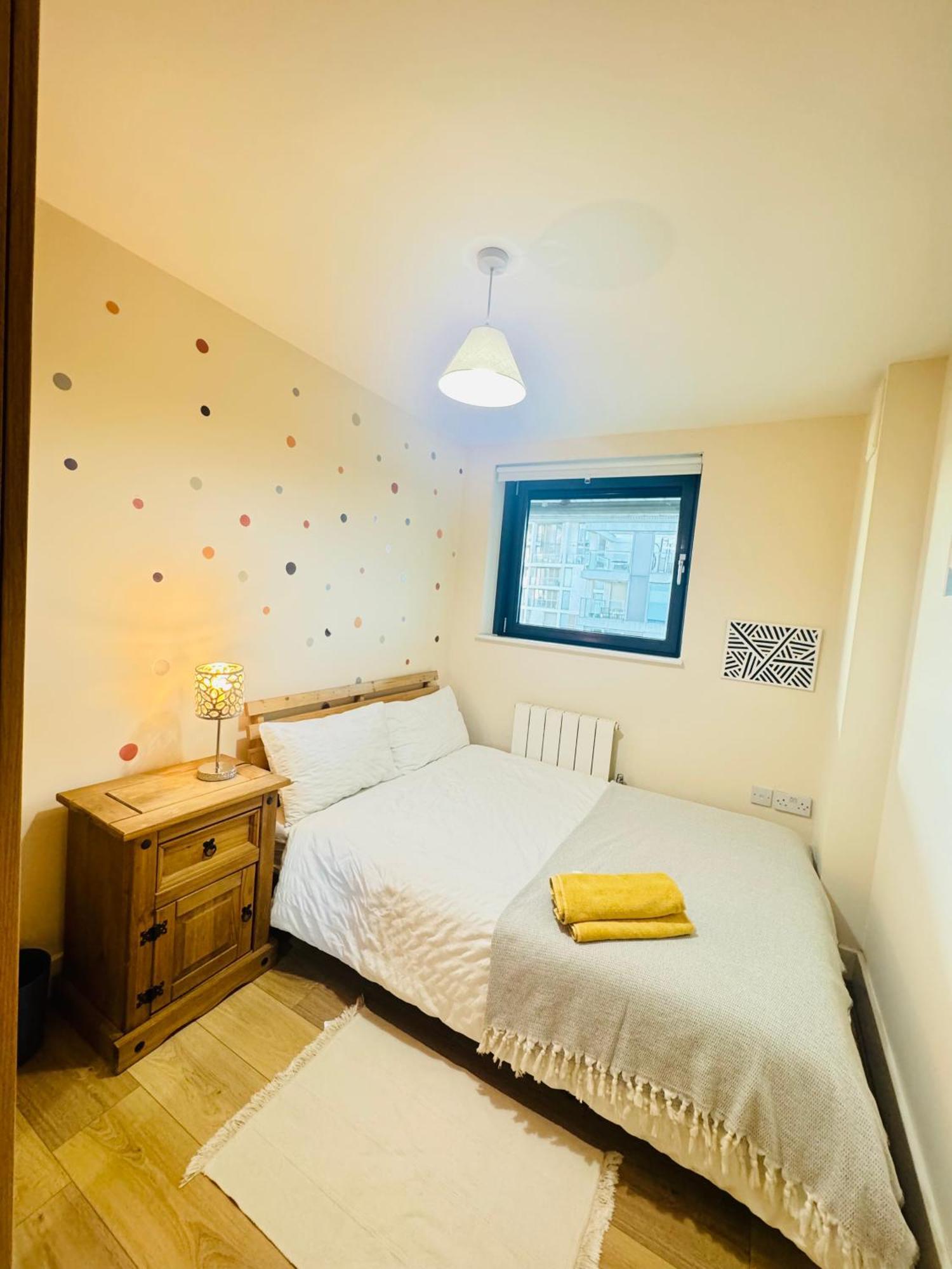 Modern 2Bed 2Bath Apartment Canary Wharf - Upto 5 Person 伦敦 外观 照片